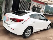 Cần bán xe Mazda 3 năm sản xuất 2017, màu trắng