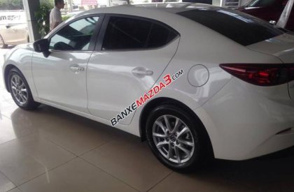Cần bán Mazda 3 1.5 đời 2016, màu trắng, giá tốt