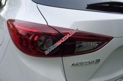 Cần bán Mazda 3 1.5 Hatchback đời 2016, màu trắng, giá 725tr