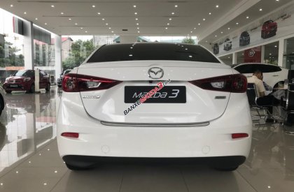 Giao tận nhà, Mazda 3 sedan màu trắng, bảo hành chính hãng 5 năm, hỗ trợ vay ls thấp. LH 0975768960