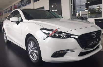 Giao tận nhà, Mazda 3 sedan màu trắng, bảo hành chính hãng 5 năm, hỗ trợ vay ls thấp. LH 0975768960