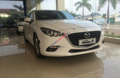 Bán Mazda 3 1.5 AT sản xuất 2018, màu trắng, giá tốt