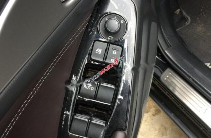 Cần bán lại xe Mazda 3 1.5 AT năm sản xuất 2018, màu đen xe gia đình