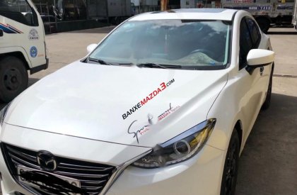 Cần bán gấp Mazda 3 1.5 đời 2016, màu trắng, xe gia đình sử dụng, nữ chạy