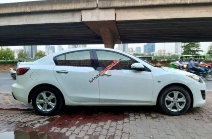 Cần bán xe Mazda 3 AT sản xuất 2010, màu trắng, giá tốt