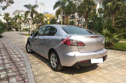 Cần bán xe Mazda 3 năm sản xuất 2011, màu tím, xe nhập còn mới