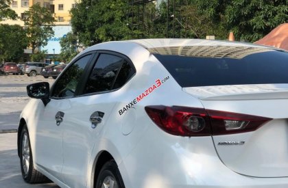 Cần bán xe Mazda 3 năm 2017, màu trắng, giá tốt xe còn mới nguyên