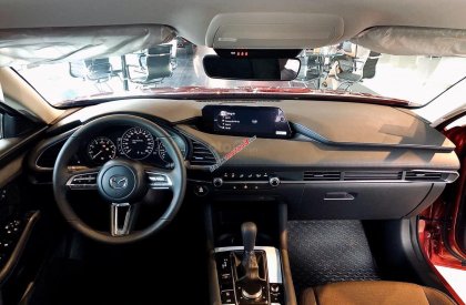 Hỗ trợ vay 80% + Hạn vay 8 năm: Mazda 3 2.0 Singnature Luxury đời 2020, màu trắng, bán giá tốt