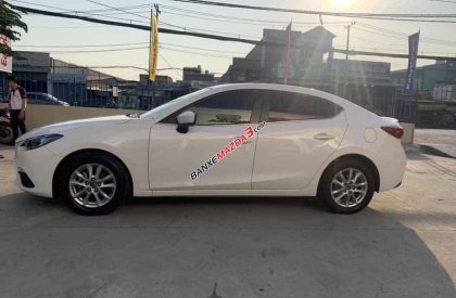 Cần bán Mazda 3 năm 2017, màu trắng, phiên bản Sedan