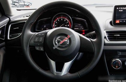 Cần bán xe Mazda 3 năm sản xuất 2017, màu trắng