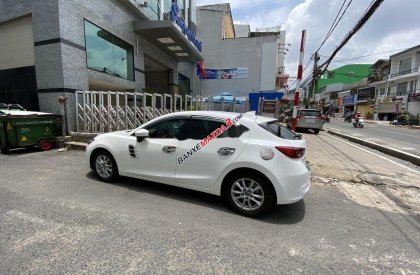 Bán Mazda 3 năm sản xuất 2017, màu trắng, xe gia đình