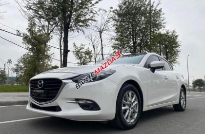 Cần bán gấp Mazda 3 1.5 sản xuất 2019, màu trắng
